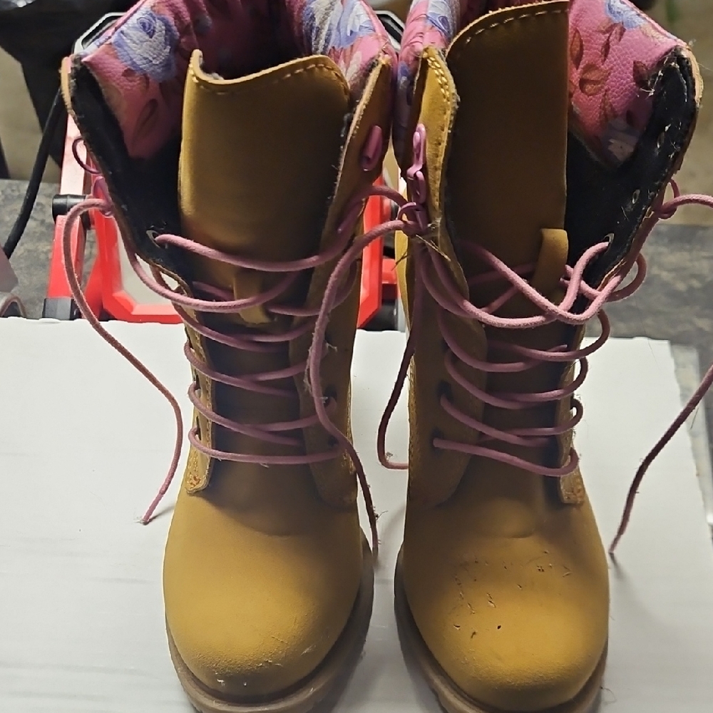 Stylish Tan Boots with Pink Laces